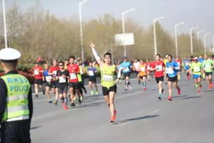 奔跑在中原大地，郑开马拉松直播背后的激情与温度